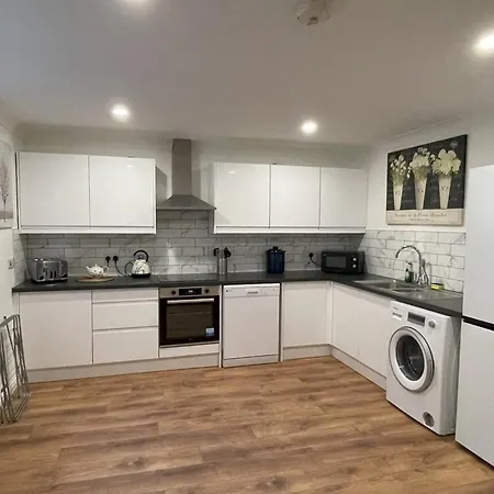 1 Fitzhamon Embankment Apartments Opposite Principality Stadium - Long Stay Offer Cardiff Room photo