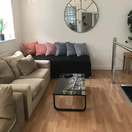 1 Fitzhamon Embankment Apartments Opposite Principality Stadium - Long Stay Offer Cardiff Exterior photo